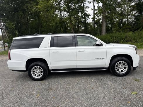 Used 2017 GMC Yukon XL SLT AWD/4WD image 5