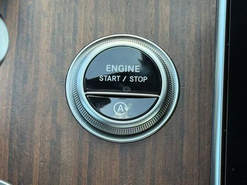 Used 2025 Mercedes-Benz C 300 Sedan image 28