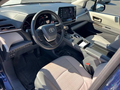 Used 2021 Toyota Sienna LE AWD/4WD image 14