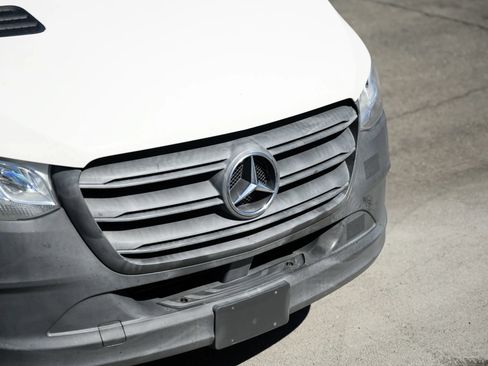Used 2021 Mercedes-Benz Sprinter 2500 image 23