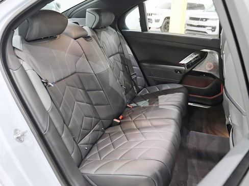 Used 2024 BMW i7 xDrive60 w/ Executive Package image 32