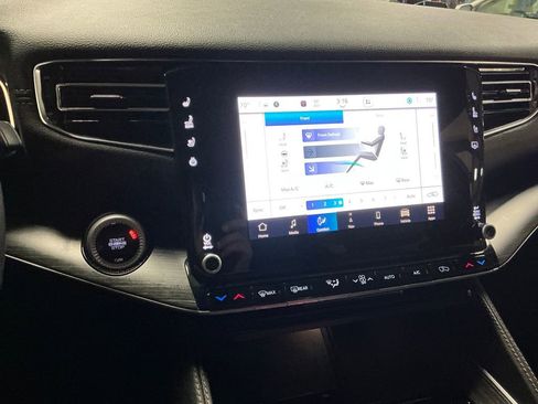 Used 2024 Jeep Wagoneer L Series II w/ Flexible Seating Group image 18