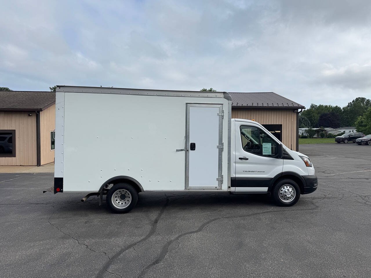 Used 2023 Ford Transit 350 DRW RWD image 3