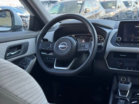 Used 2023 Nissan Rogue SV image 21