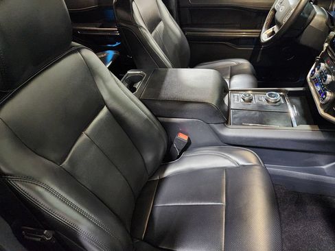 Used 2022 Ford Expedition XLT AWD/4WD image 32