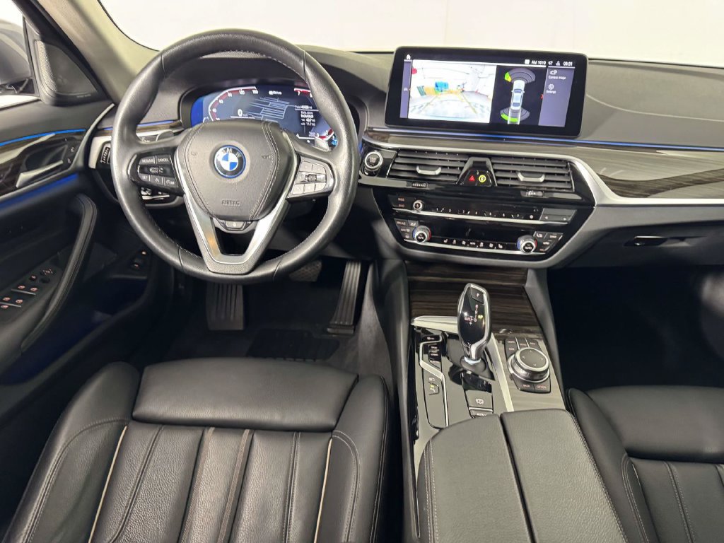 Used 2022 BMW 530e xDrive w/ Premium Package AWD/4WD image 5