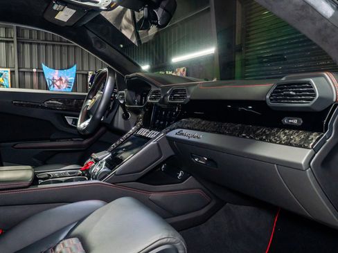 Used 2021 Lamborghini Urus image 23