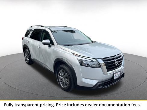 Used 2025 Nissan Pathfinder SV FWD image 1