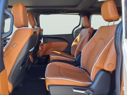 New 2026 Chrysler Pacifica Pinnacle image 10