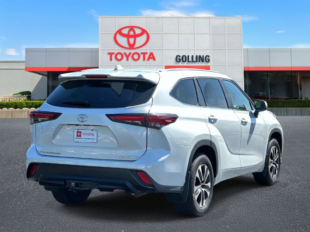 Used 2024 Toyota Highlander XLE AWD/4WD image 5