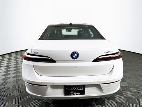 Used 2024 BMW i7 xDrive60 image 6