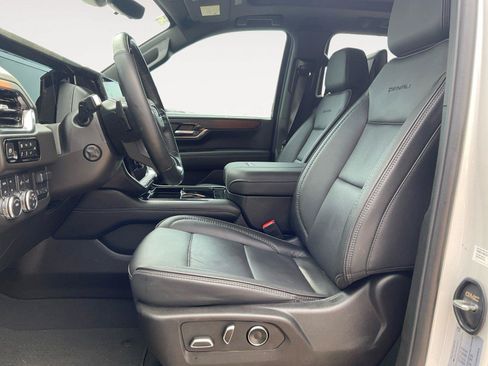 Used 2025 GMC Yukon XL Denali w/ Denali Reserve Package AWD/4WD image 9