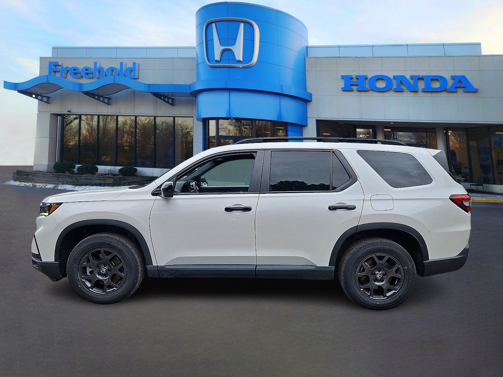 Certified 2023 Honda Pilot TrailSport image 4