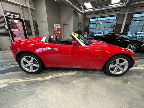 Used 2006 Pontiac Solstice Convertible w/ Premium Package RWD image 19