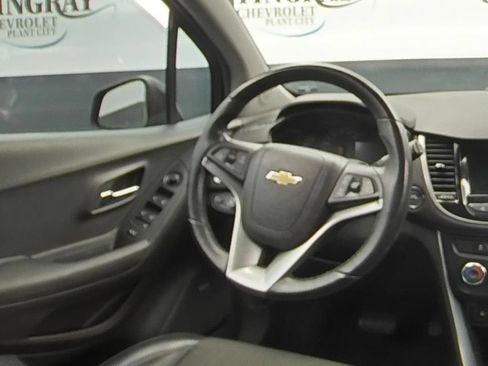 Used 2019 Chevrolet Trax LT w/ Sun & Sound Package AWD/4WD image 16