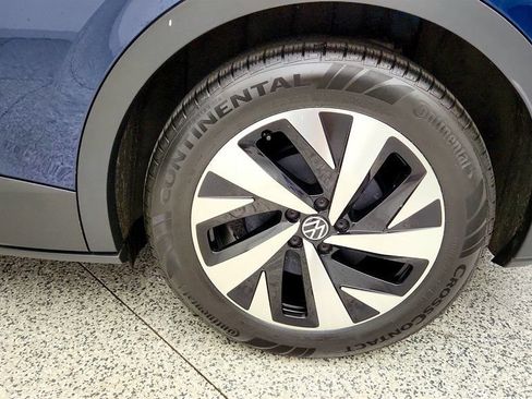 Used 2023 Volkswagen ID.4 2WD image 9