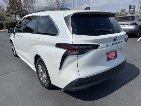 Used 2023 Toyota Sienna XLE image 10