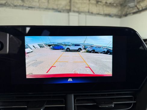 Used 2025 Chevrolet Trax LT image 17