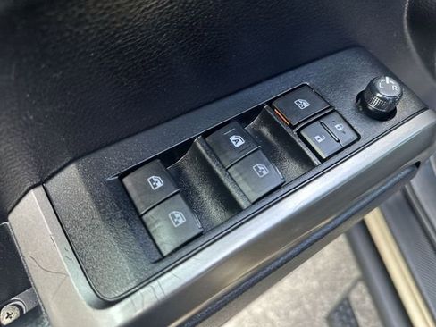Used 2020 Toyota Tacoma SR5 AWD/4WD image 18
