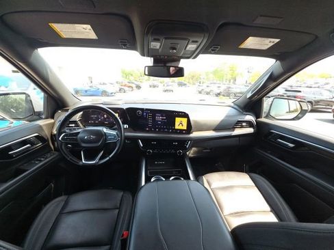 Used 2025 Chevrolet Suburban Z71 AWD/4WD image 18