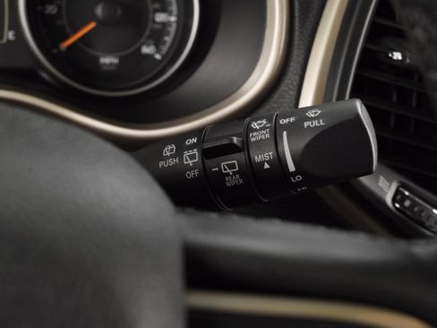 Used 2015 Jeep Cherokee Latitude image 17