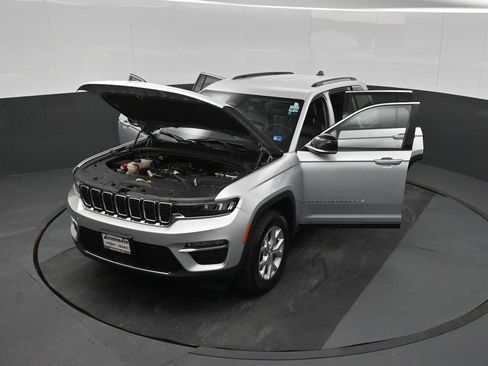 Used 2023 Jeep Grand Cherokee Limited w/ Trailer Tow Prep Group (B) AWD/4WD image 27