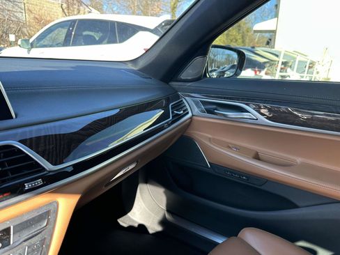 Used 2020 BMW 750i xDrive w/ M Sport Package image 27