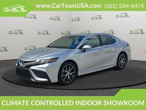 Used 2023 Toyota Camry SE image 1
