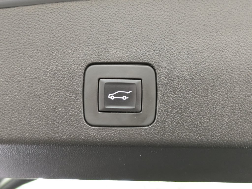 Used 2022 Buick Encore GX Select w/ Sport Touring Package FWD image 21
