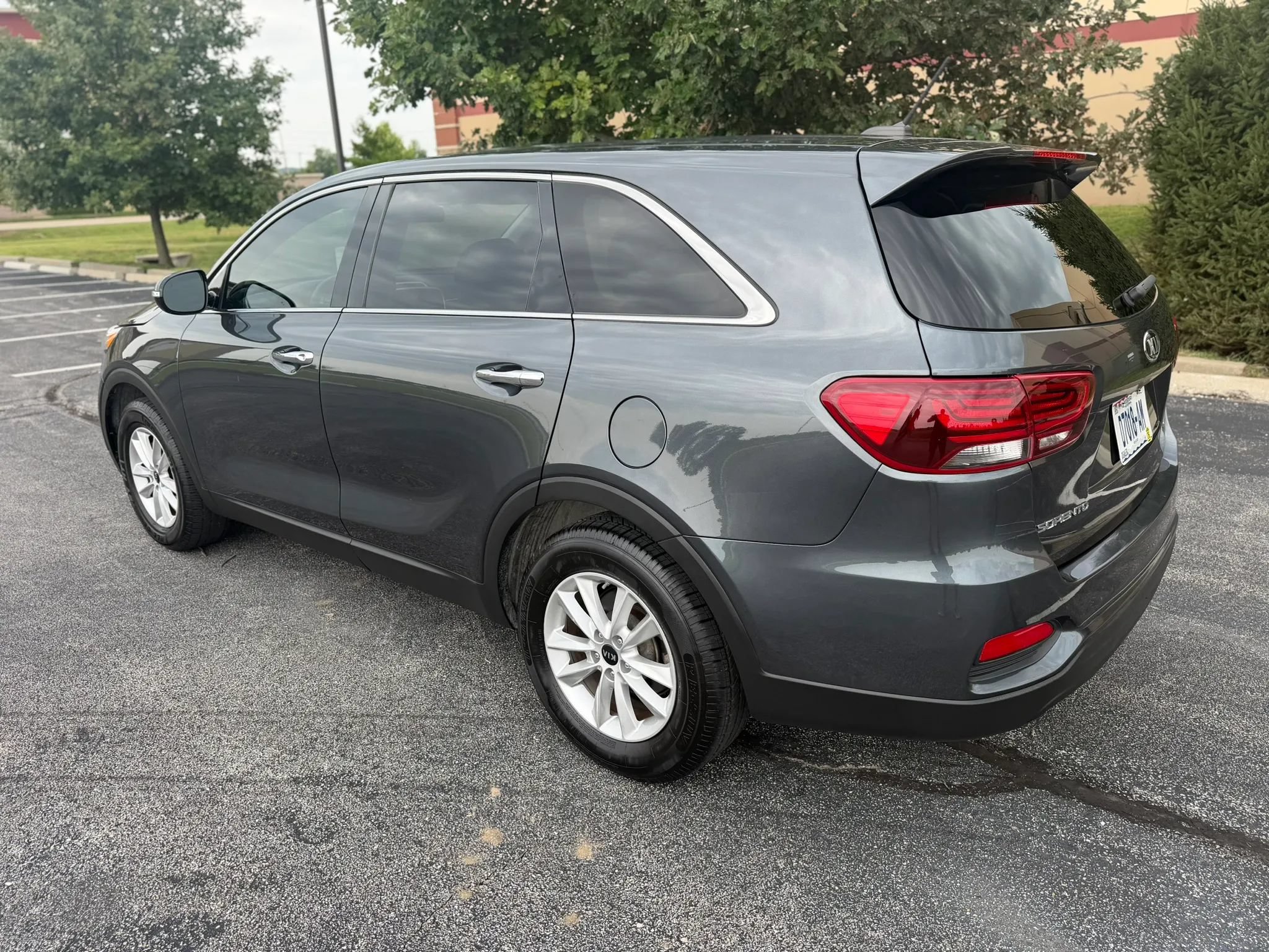 Used 2020 Kia Sorento LX FWD image 3