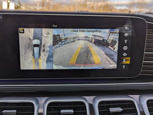 Used 2022 Mercedes-Benz GLS 450 4MATIC image 21