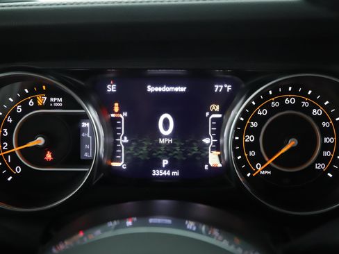 Used 2022 Jeep Wrangler Unlimited Sahara AWD/4WD image 11