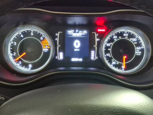 Used 2019 Jeep Cherokee Latitude w/ Cold Weather Group FWD image 14