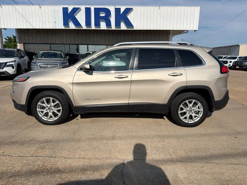 Used 2015 Jeep Cherokee Latitude FWD image 2
