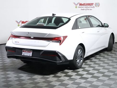 Used 2024 Hyundai Elantra SEL FWD image 5