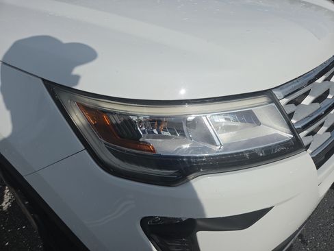 Used 2019 Ford Explorer XLT AWD/4WD image 16