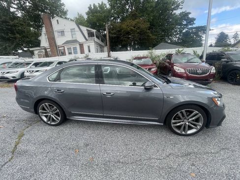 Used 2017 Volkswagen Passat 1.8T R-Line FWD image 3