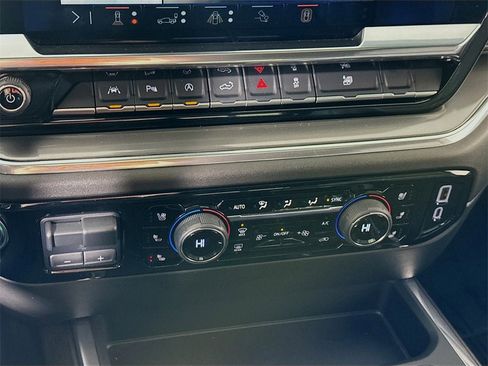 Used 2025 Chevrolet Silverado 1500 High Country w/ Technology Package image 10