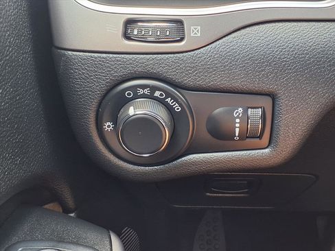 Used 2020 Jeep Cherokee Latitude image 9