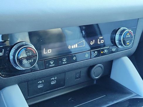 Used 2025 Mitsubishi Outlander SE image 33