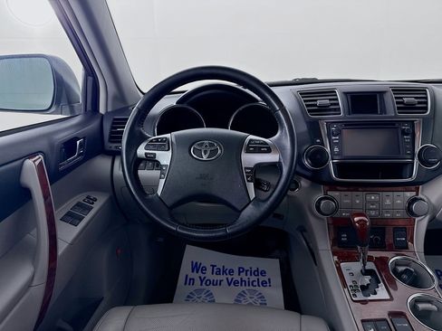 Used 2013 Toyota Highlander Limited AWD/4WD image 24