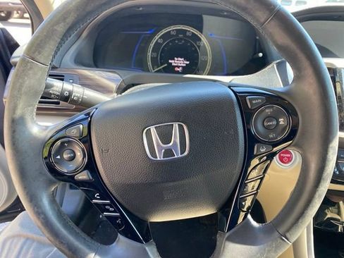 Used 2017 Honda Accord Touring image 18
