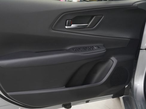 Used 2025 Toyota Prius Plug-In Hybrid image 16