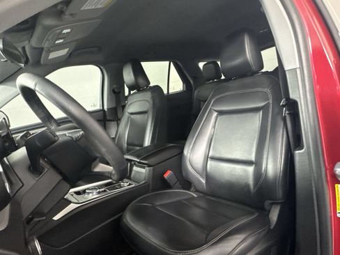 Used 2023 Ford Explorer XLT w/ Equipment Group 202A AWD/4WD image 19