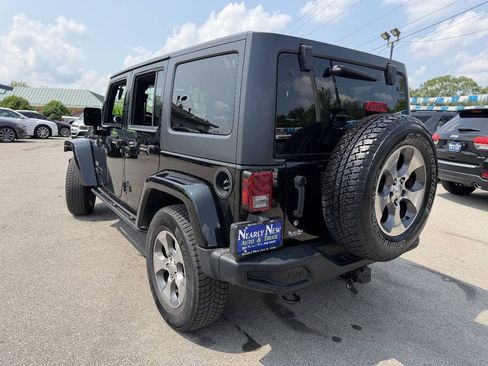 Used 2018 Jeep Wrangler Unlimited Sahara w/ Dual Top Group AWD/4WD image 5