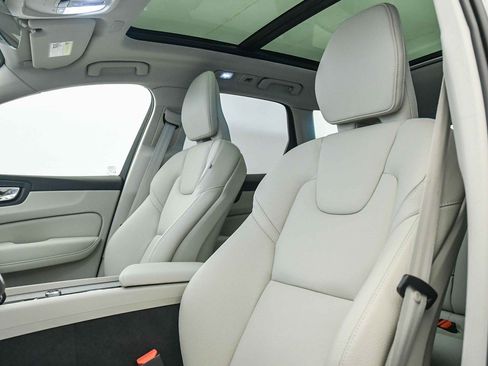 Certified 2025 Volvo XC60 B5 Plus w/ Protection Package Premier image 19