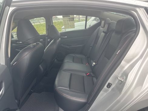 Used 2024 Nissan Altima 2.5 SR FWD image 13