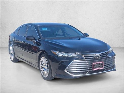 Used 2019 Toyota Avalon XLE w/ Carpet Mat Package FWD image 3