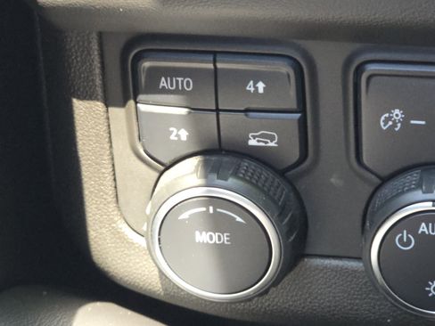 Used 2021 Chevrolet Tahoe LT AWD/4WD image 9