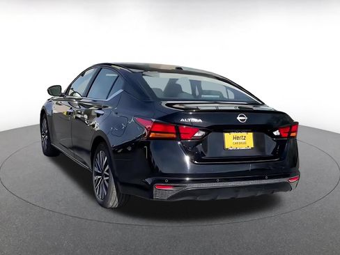 Used 2025 Nissan Altima 2.5 SV FWD image 11
